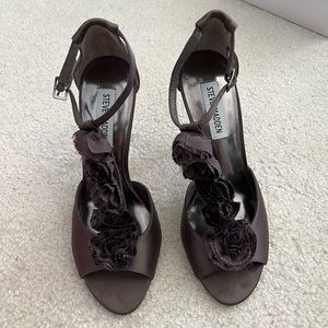 Women’s Steve Madden pewter sandal heels, size 8